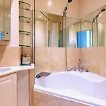 Apartament Charming French Style With Eiffel Tower View Prime Location Near Attractions Paryż