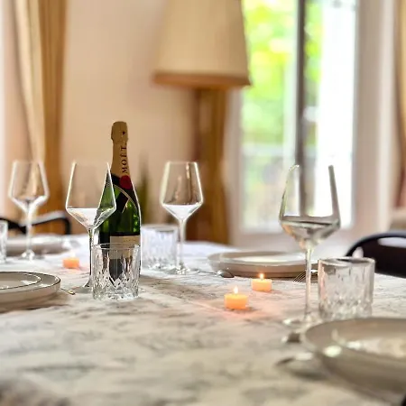 Charming French Style With Eiffel Tower View Prime Location Near Attractions Apartment
