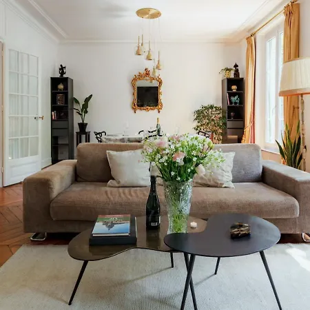 아파트 Charming French Style With Eiffel Tower View Prime Location Near Attractions