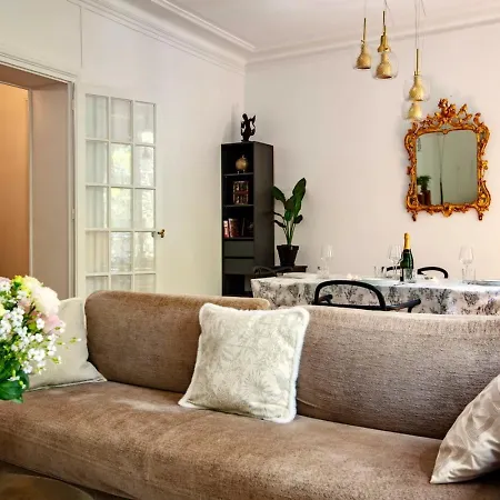 Apartment Charming French Style With Eiffel Tower View Prime Location Near Attractions Paris