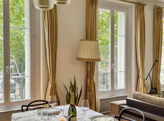 Charming French Style With Eiffel Tower View Prime Location Near Attractions Διαμέρισμα