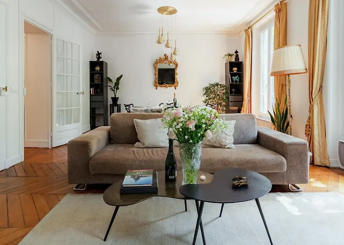 Διαμέρισμα Charming French Style With Eiffel Tower View Prime Location Near Attractions