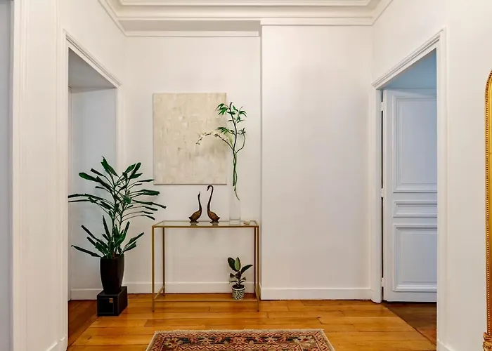 Charming French Style With Eiffel Tower View Prime Location Near Attractions Παρίσι