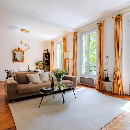 Apartman Charming French Style With Eiffel Tower View Prime Location Near Attractions *