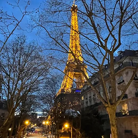 Charming French Style With Eiffel Tower View Prime Location Near Attractions