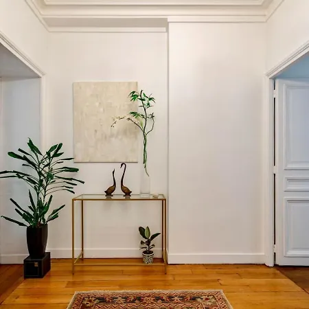 Charming French Style With Eiffel Tower View Prime Location Near Attractions París